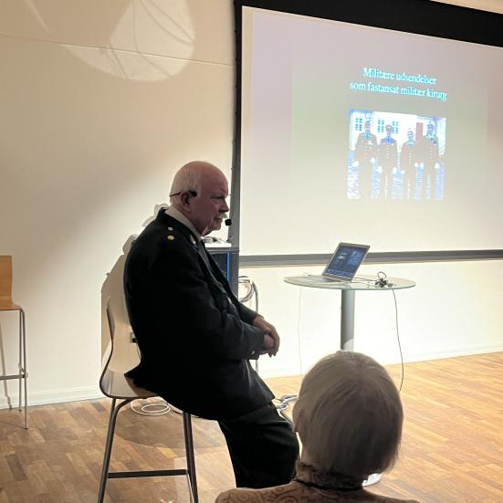 Finn Warburg fortæller
