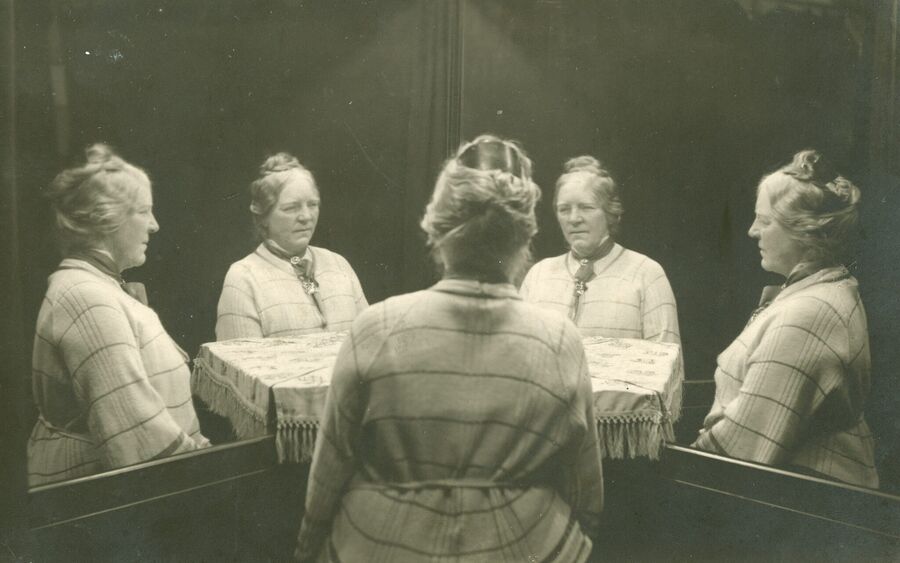 Fuglsang - Portræt (trickfoto) af Anne Marie Carl-Nielsen (beskåret). Udateret. © Carl Nielsen Museet. Ubekendt fotograf.