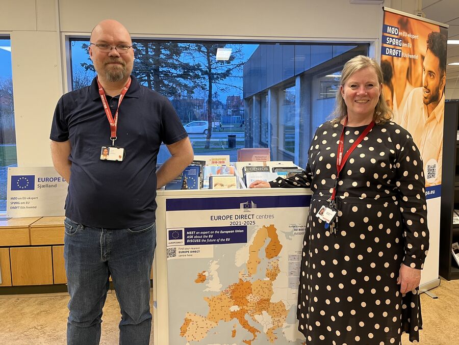Bibliotekarerne Annemette og Anders bestyrer Europe Direct Sjælland på Hovedbiblioteket