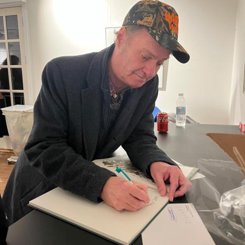 Knud Romer signerer